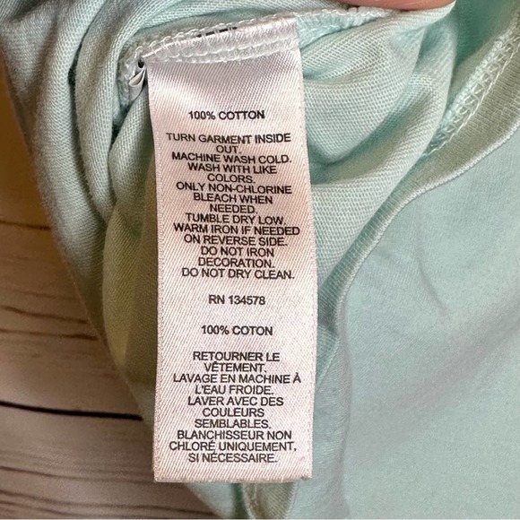 Vineyard Vines | Whale Logo Front Pocket Tee with Logo on Back - Picture 7 of 7